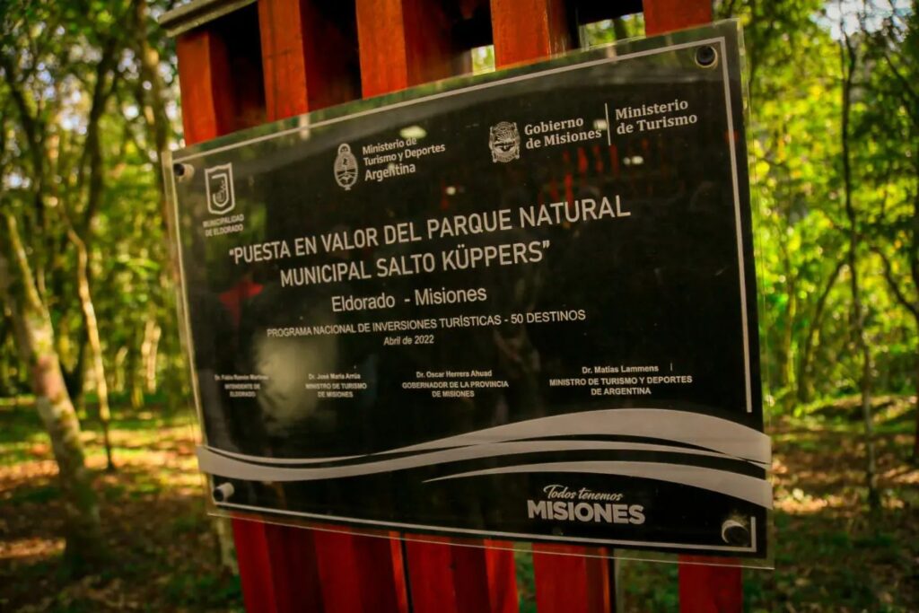Autoridades provinciales y municipales recorrieron las obras de Puesta en  Valor del Parque Natural Municipal Salto Küppers – Norte Misionero