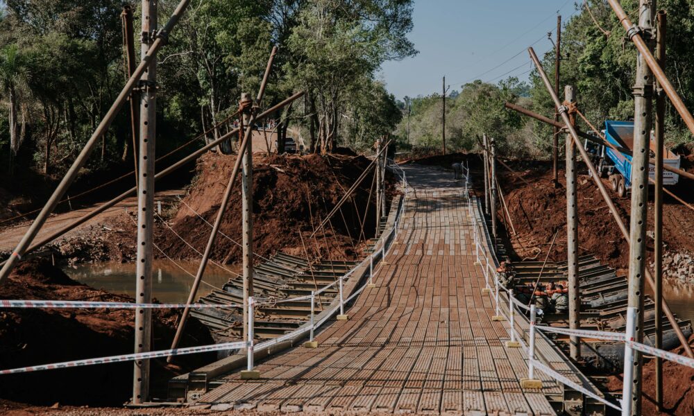 El Gobernador dejó habilitado el puente de tipo militar sobre la Ruta Provincial Nº 2