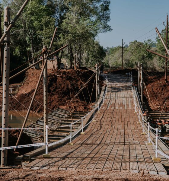 El Gobernador dejó habilitado el puente de tipo militar sobre la Ruta Provincial Nº 2