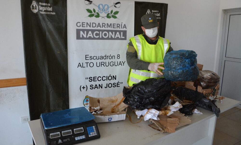 Gendarmería secuestró 9.150kg de marihuana que iba en forma de encomienda hasta la terminal de Retiro
