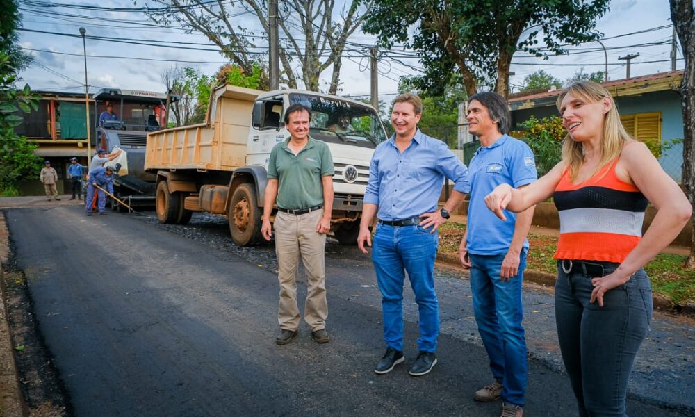 El presidente de Vialidad de la Provincia, Ingeniero Sebastián Macias recorrió la planta de asfalto de Montecarlo