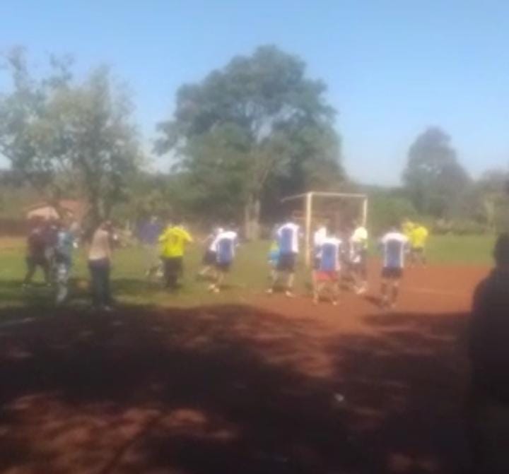 Un partido de fútbol del torneo organizado en el barrio Sarmiento terminó en batalla campal