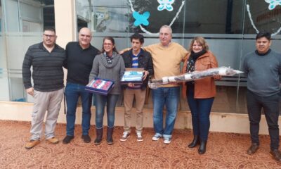 Hugo Passalacqua visitó el Aula Maker de Eldorado para entregar banderas ceremoniales a la escuela de robótica