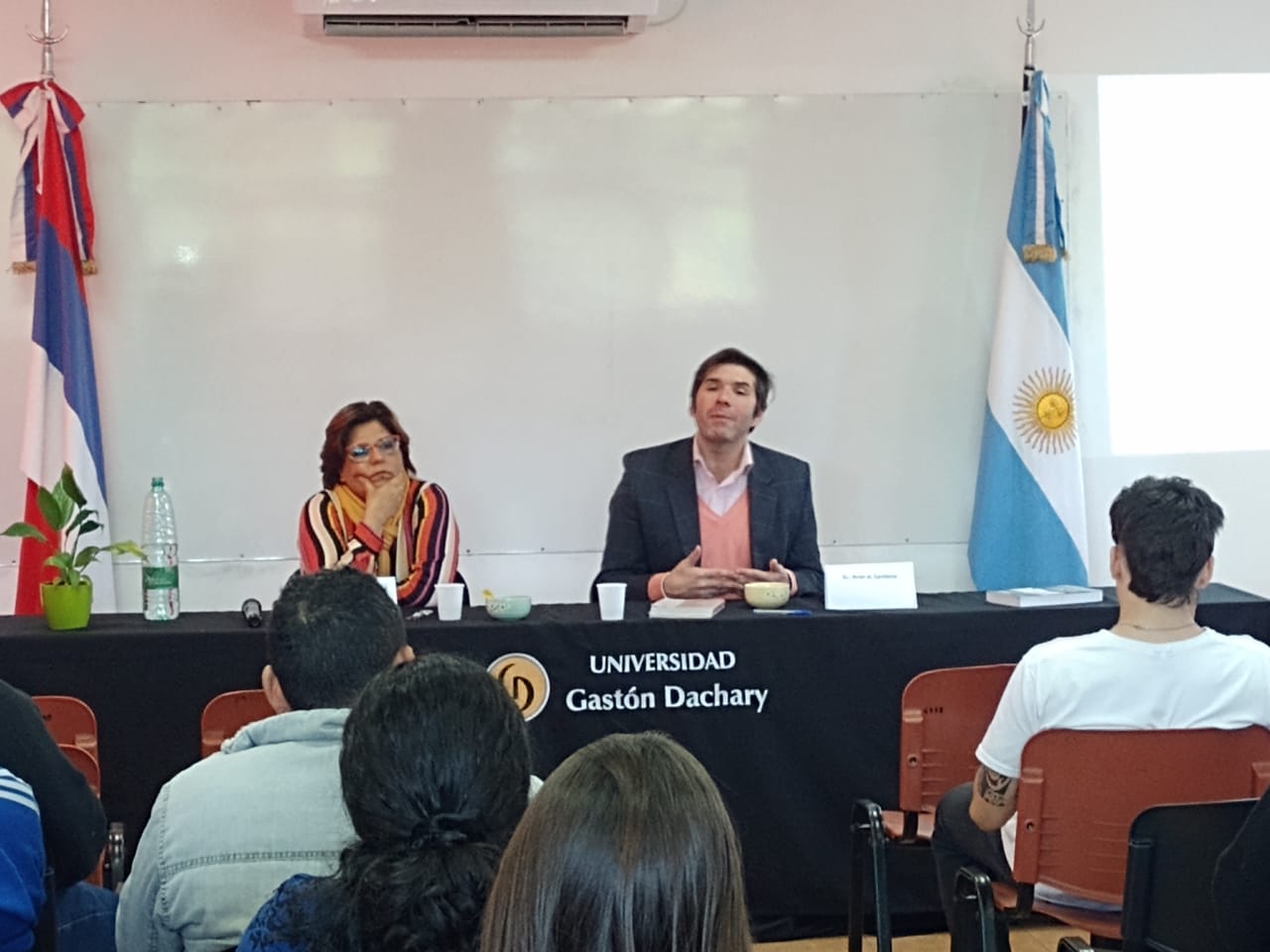 Se realizó la primera charla de un ciclo organizado por la Universidad Gastón Dachary