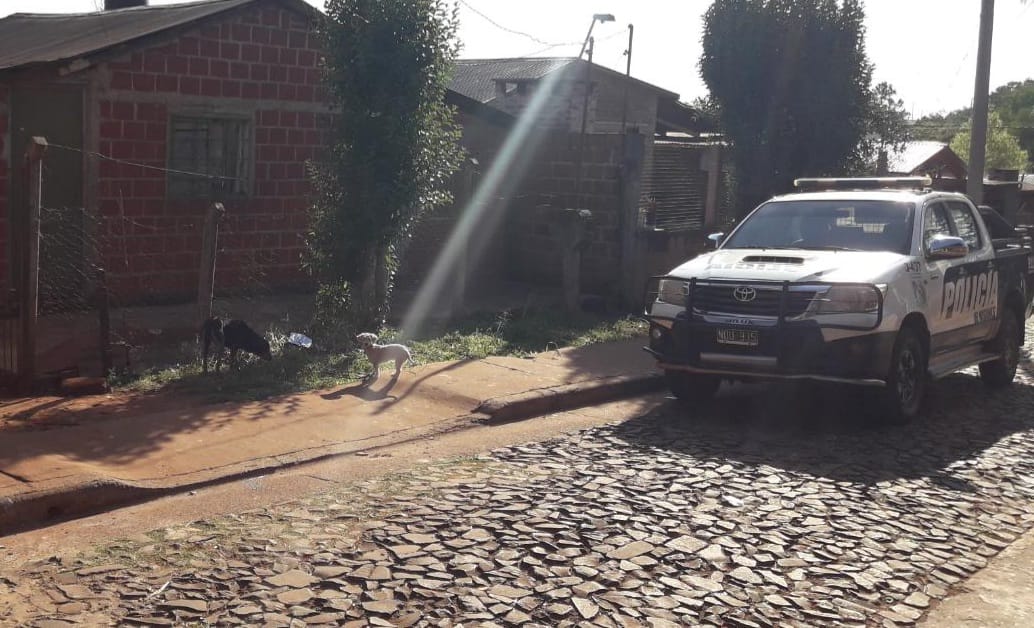 Un menor fue hallado sin vida en el patio de una casa en Jardín América