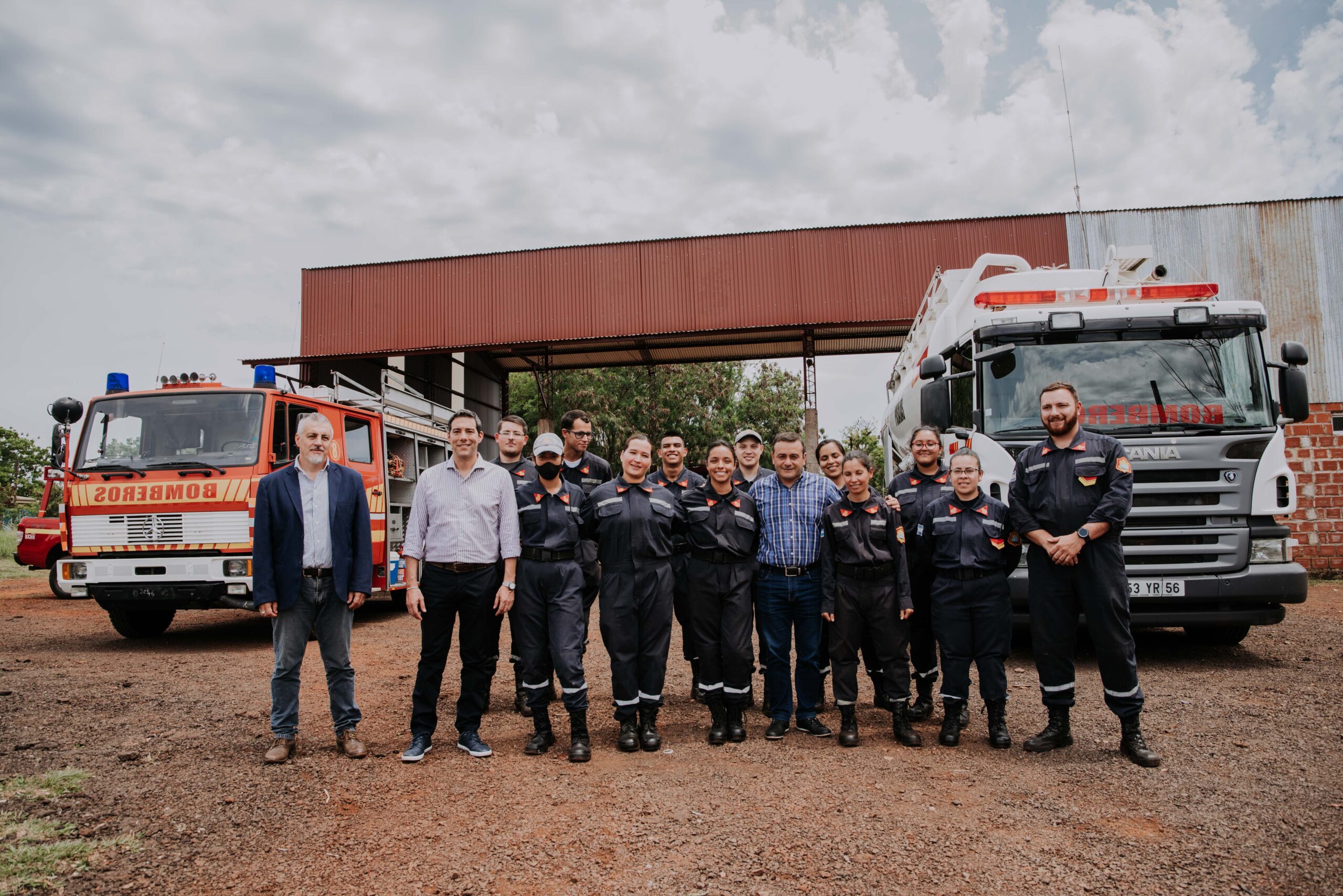 Herrera Ahuad visitó el cuartel de Itaembé Miní de la Asociación de Bomberos Voluntarios que sumó nuevas unidades móviles