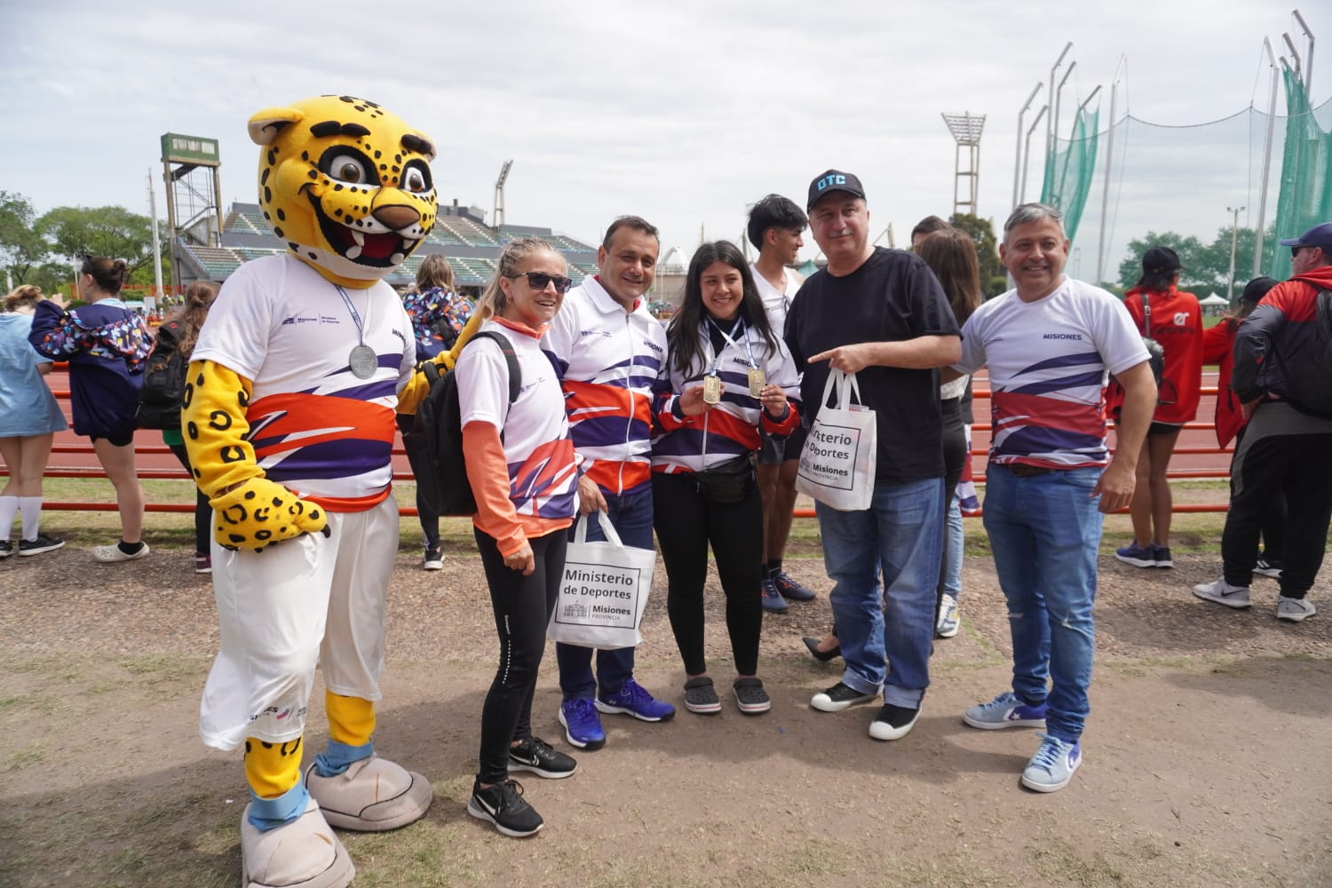 El gobernador Herrera Ahuad y el Diputado Provincial Passalacqua, acompañaron a la delegación misionera en los Juegos Evita