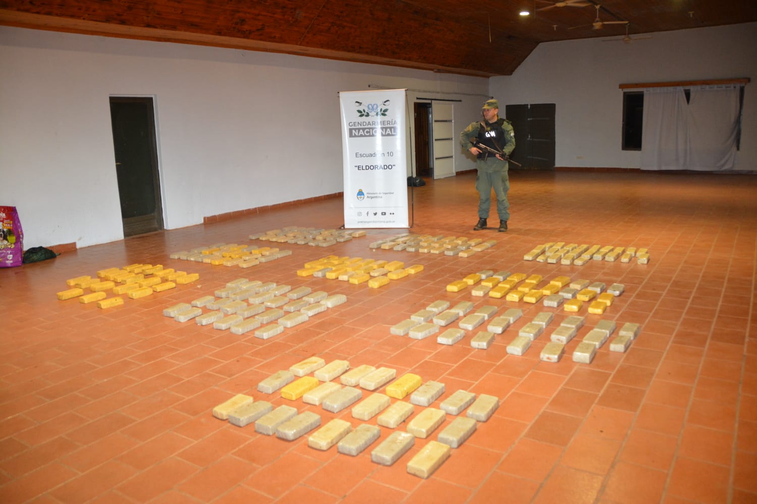 Otro golpe al narcotráfico, Gendarmería Nacional secuestró 156,693 kg de marihuana en Colonia Delicia