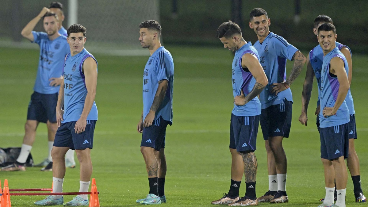 Argentina entrena en Doha mientras se espera una definición por los "tocados"
