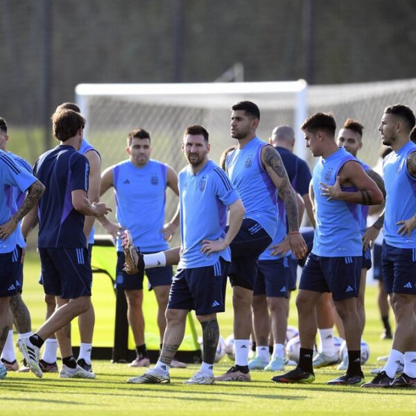 Argentina asume la primera final ante México para definir su futuro en Qatar
