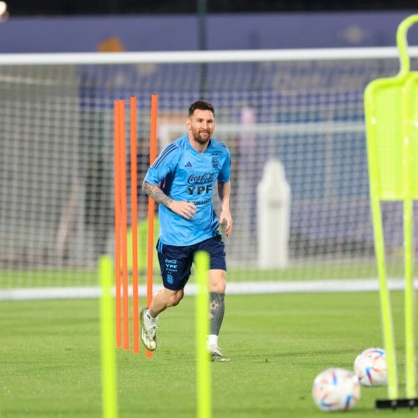 Messi participó de la práctica, pero Scaloni aún no define el equipo