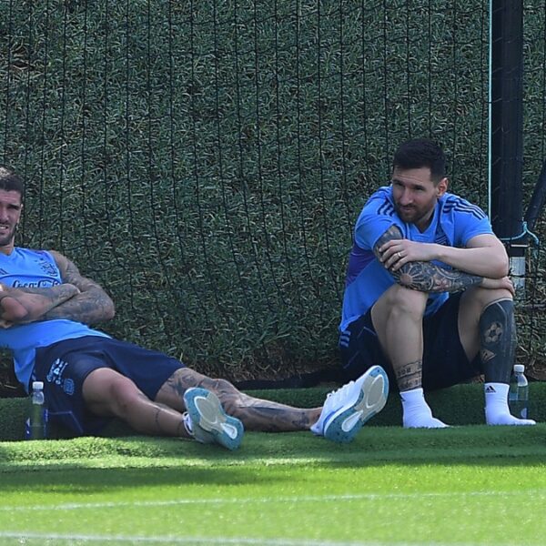 Messi, un espectador de lujo en la práctica de Argentina luego del desahogo ante México