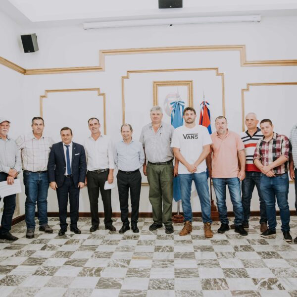 El Gobierno apuesta a la producción misionera con la entrega de créditos a Cooperativas Yerbateras y planes de asistencia al sector Ganadero