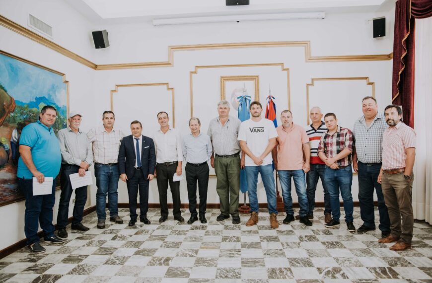 El Gobierno apuesta a la producción misionera con la entrega de créditos a Cooperativas Yerbateras y planes de asistencia al sector Ganadero