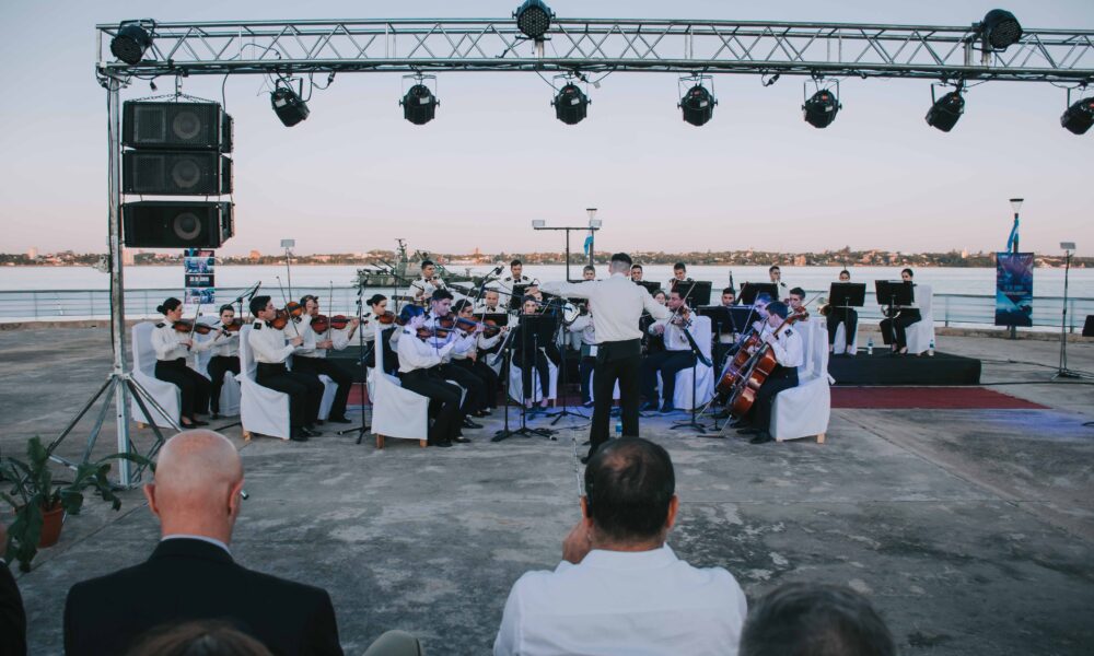 El Gobernador disfrutó el concierto de la Orquesta Sinfónica de la PNA realizada en Posadas