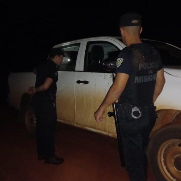En un rápido bloqueo de las salidas de Oberá, la Policía recuperó una camioneta robada minutos antes