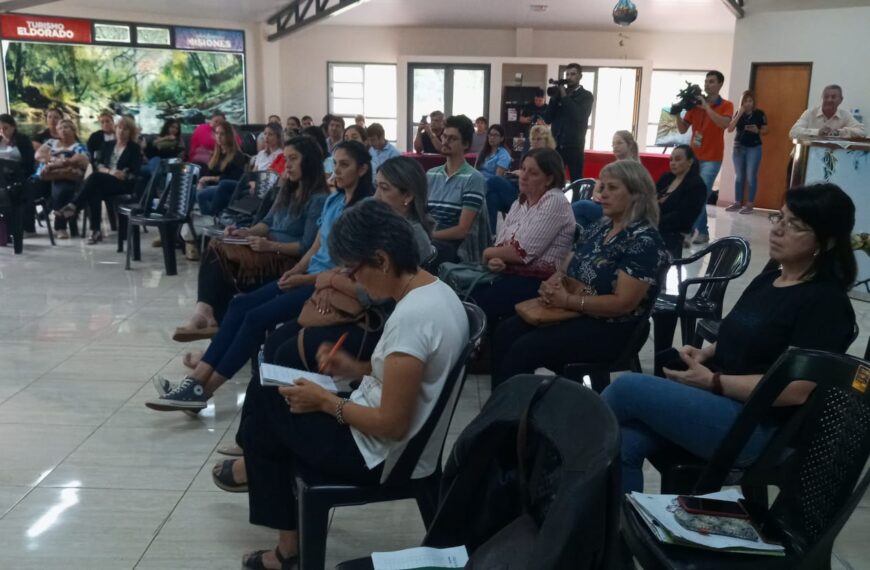 Capacitan a los funcionarios de áreas municipales de Niñez y Adolescencia