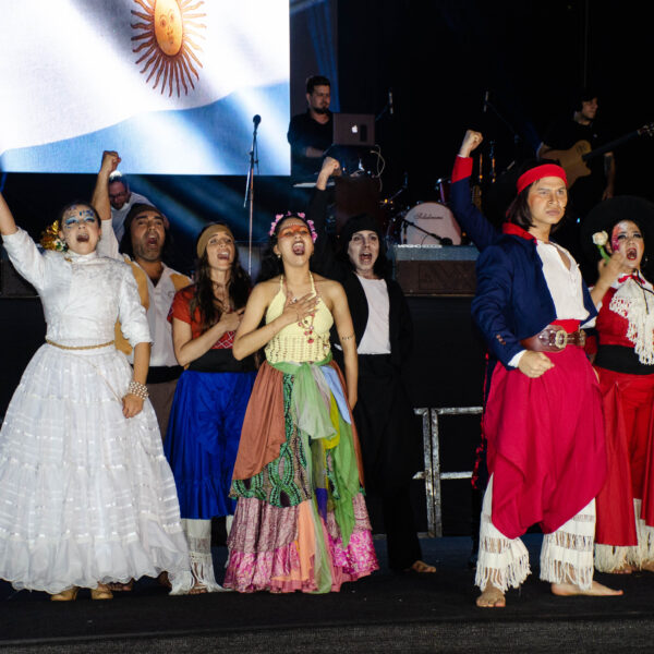 Música y danza para esperar el cumpleaños del comandante Andresito