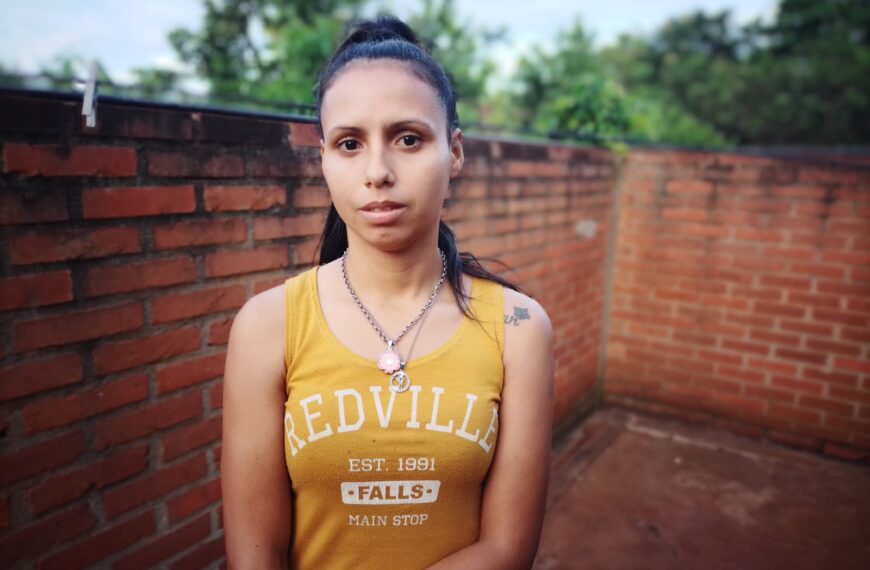 Una madre pide asistencia y un techo para vivir junto a su hija