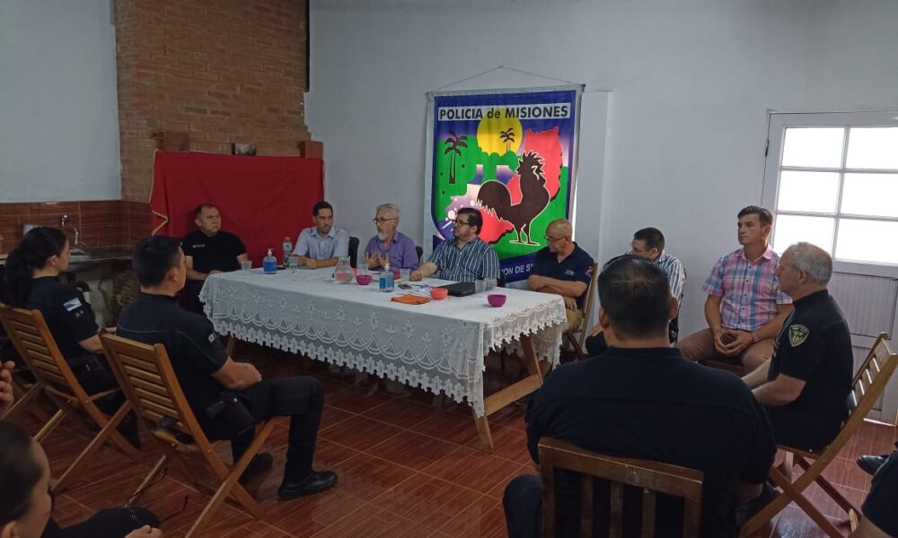 Reunión de coordinación entre la Policía y autoridades del Poder Judicial, Salud Publica y la Dirección de Niñez y Adolescencia de Eldorado