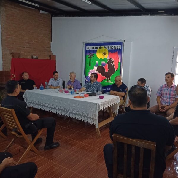 Reunión de coordinación entre la Policía y autoridades del Poder Judicial, Salud Publica y la Dirección de Niñez y Adolescencia de Eldorado