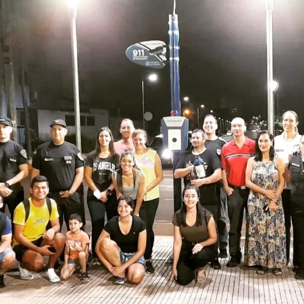 Corredor universitario seguro en Posadas: reunión explicativa sobre el nuevo tótem de seguridad