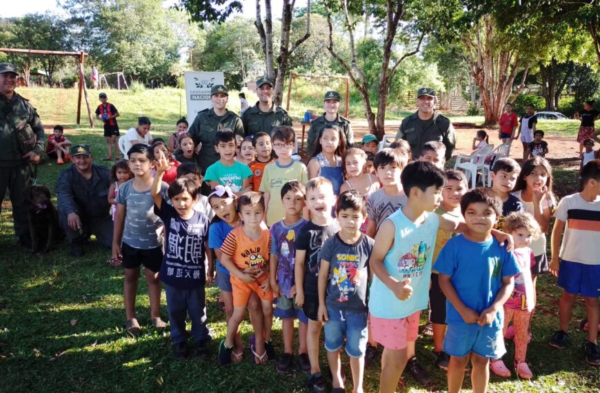 La Gendarmería realizó una jornada destinada a la niñez en el kilómetro 18