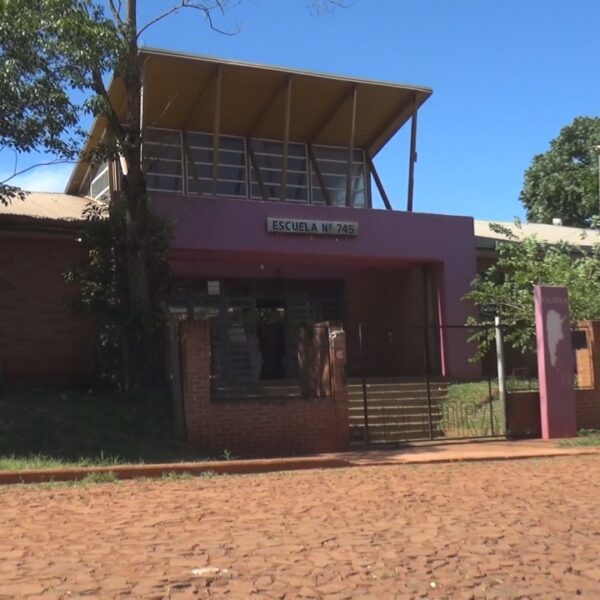 Delincuentes ingresaron a robar en la Escuela N° 745 y se llevaron diferentes elementos de cocina