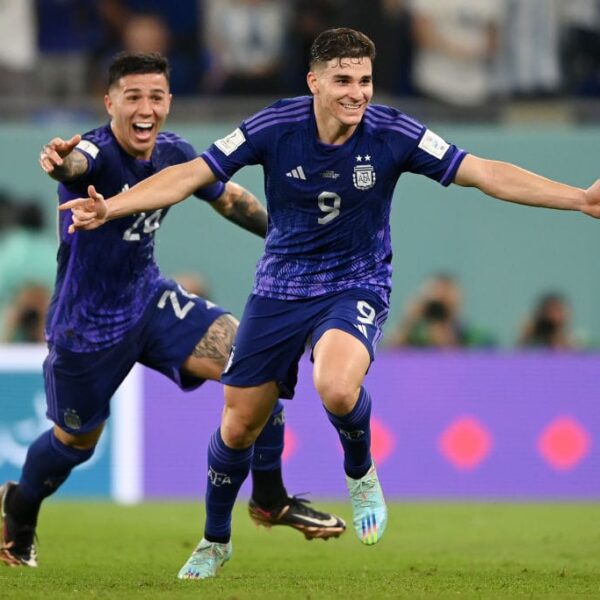 Argentina le ganó a Polonia por 2 a 0 y pasó a octavos de final en el Mundial de Qatar