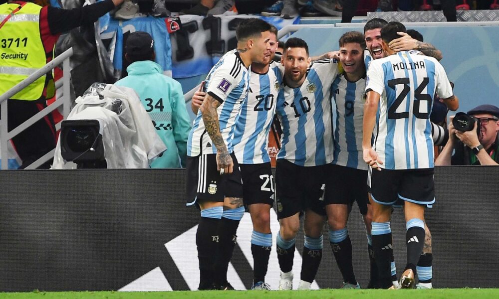 Argentina le ganó a Australia y pasó a cuartos de final