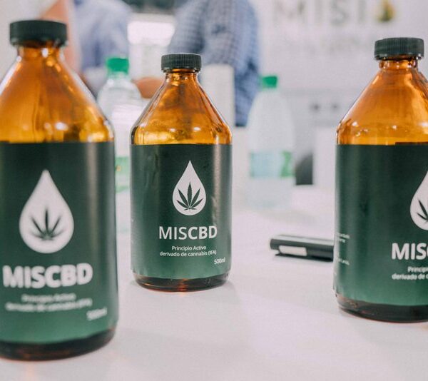 MisioPharma entregó los primeros aceites de cannabis medicinal a Salud Pública