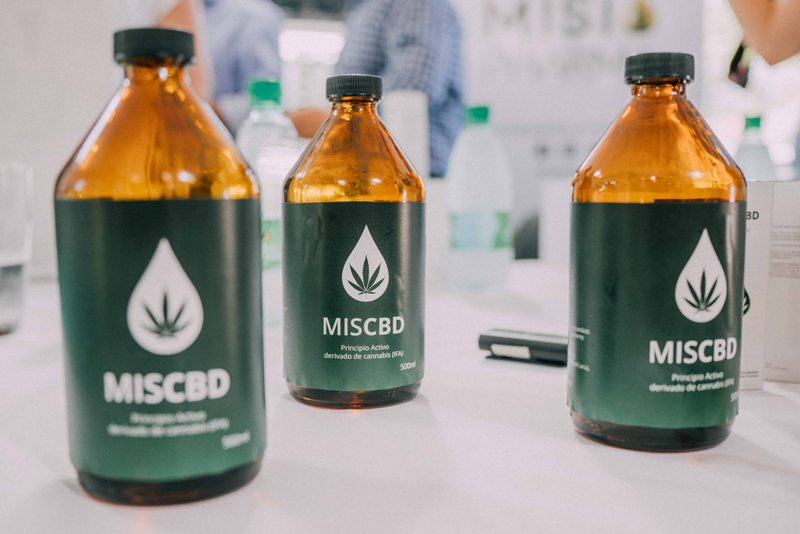 MisioPharma entregó los primeros aceites de cannabis medicinal a Salud Pública