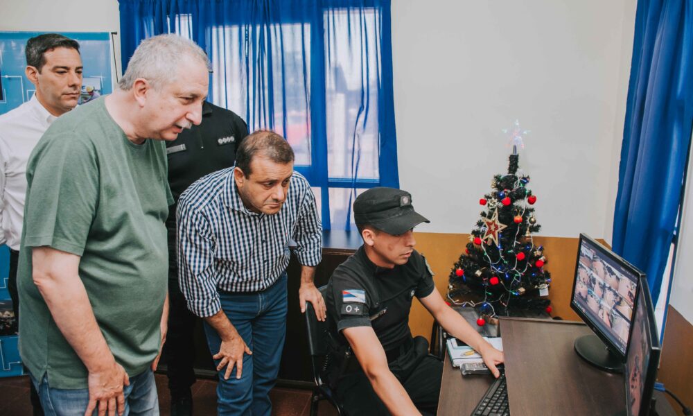 Herrera Ahuad inauguró un nuevo sistema de videovigilancia y entregó viviendas en Campo Grande