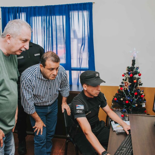 Herrera Ahuad inauguró un nuevo sistema de videovigilancia y entregó viviendas en Campo Grande