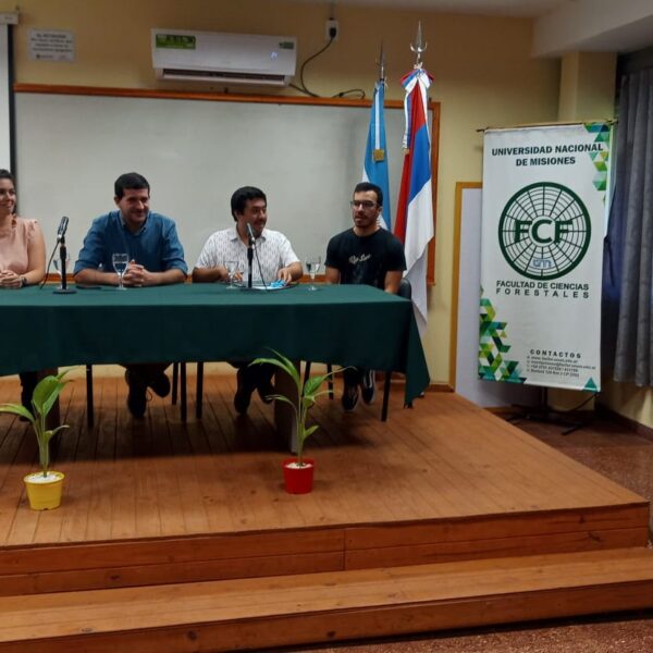 Entregaron diplomas en la Escuela de Idiomas de la FCF