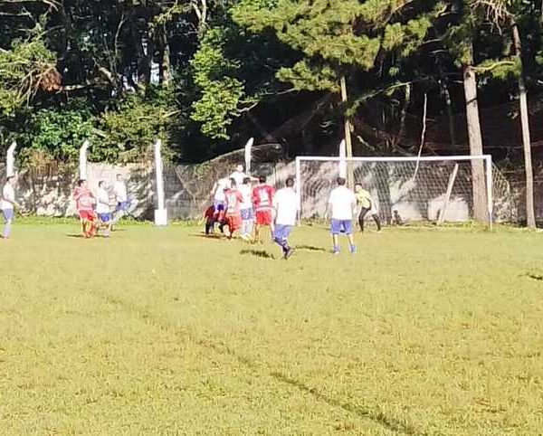 Si no llueve, este viernes se juegan los partidos de ida de las semifinales del Oficial del Senior
