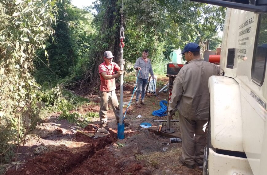 Ya perforaron el pozo en el barrio Los Lapachos y esperan que para mañana esté funcionando y abasteciendo de agua a los vecinos