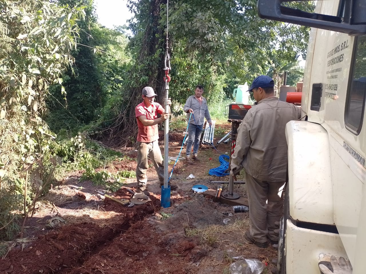 Ya perforaron el pozo en el barrio Los Lapachos y esperan que para mañana esté funcionando y abasteciendo de agua a los vecinos