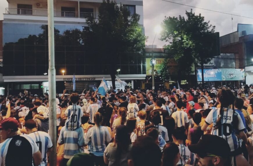 Tras la sufrida clasificación de la Selección, los eldoradenses volvieron a copar el centro para los festejos