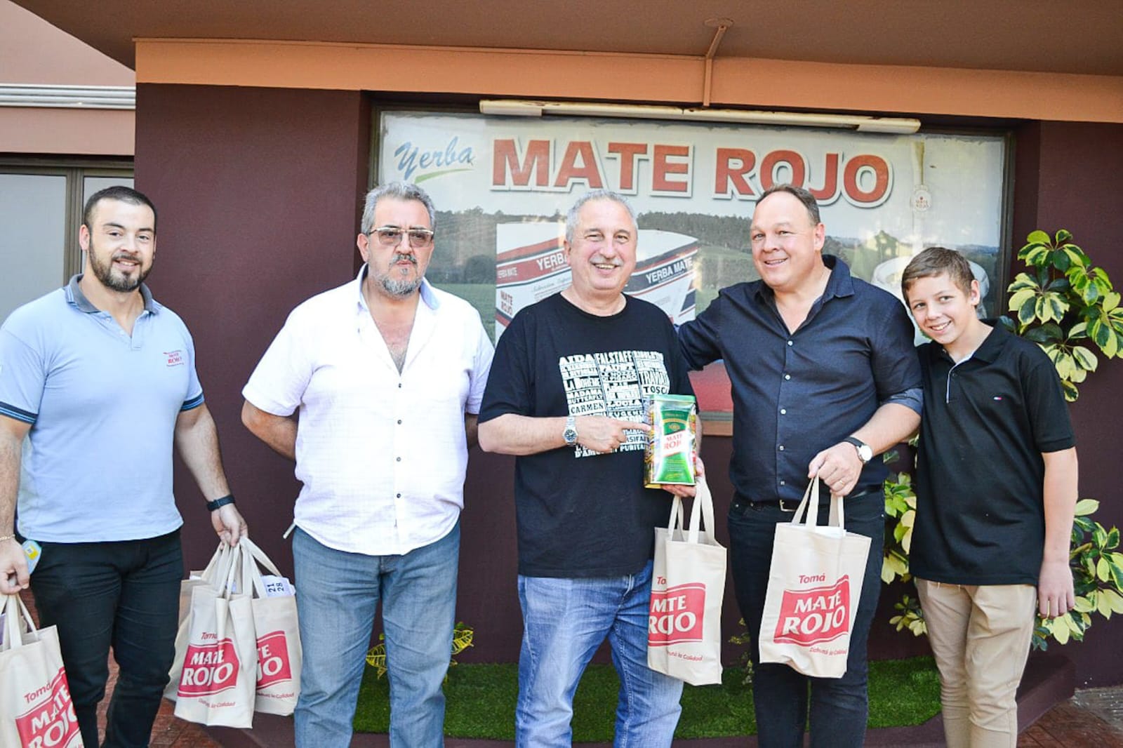 Passalacqua entregó beneplácito a la empresa Mate Rojo por sus 30 años de tradición yerbatera