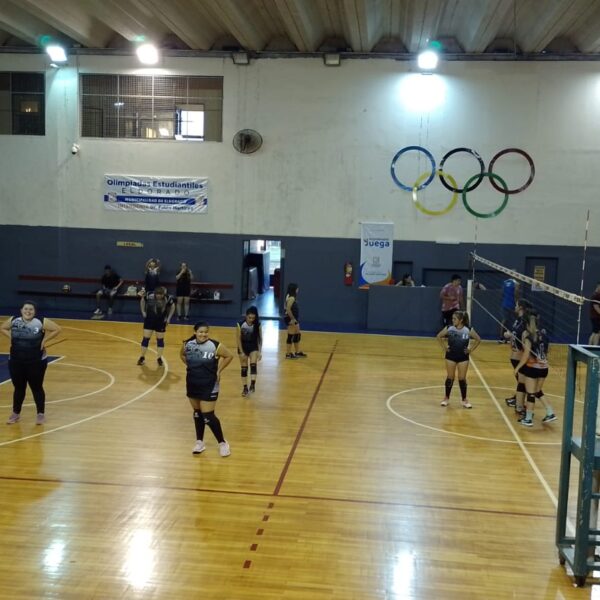 Esta noche finaliza el Torneo Interbarrial de Voley en el Polideportivo Municipal del km 9