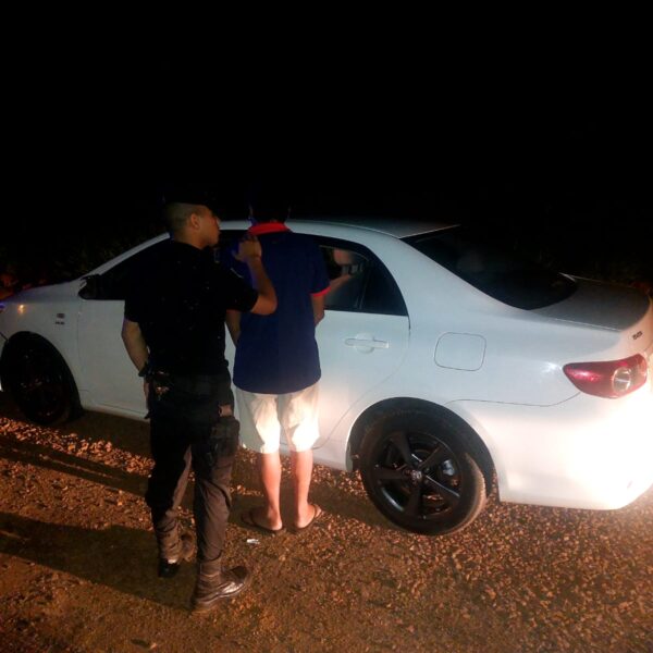 Conducía con 2,57 de alcohol en sangre, colisionó contra otro auto y terminó detenido