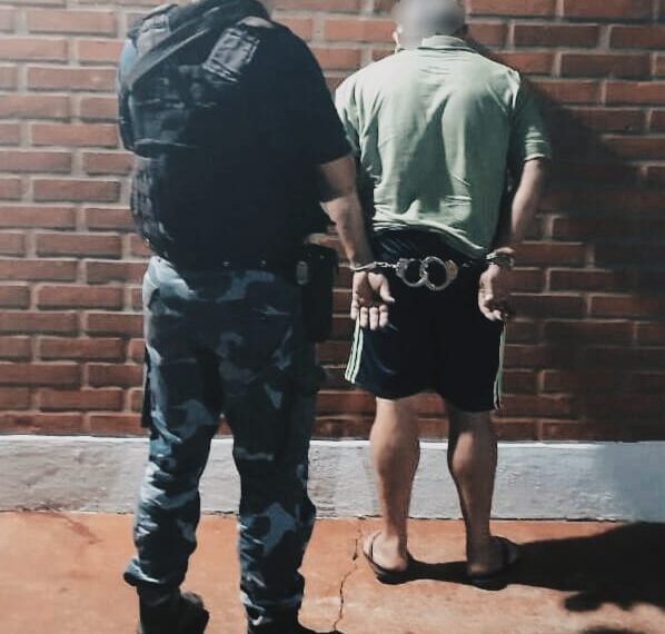 Lo conoció por redes sociales, lo invitó a su casa y le terminó robando