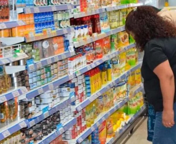 Consultoras estiman que la inflación del 2023 podría ser casi del 100%