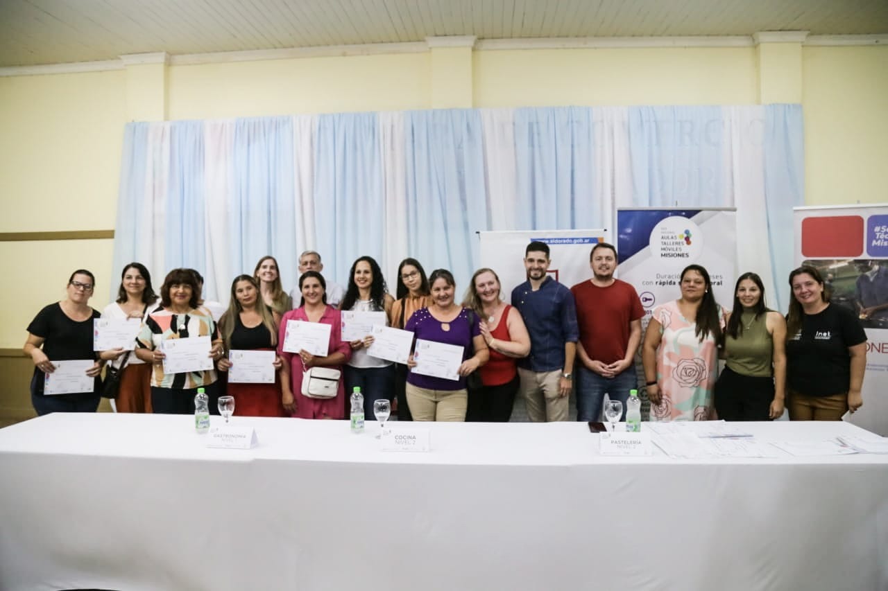 Más de 100 personas finalizaron los talleres en Gastronomía Aula Taller Móvil de Gastronomía