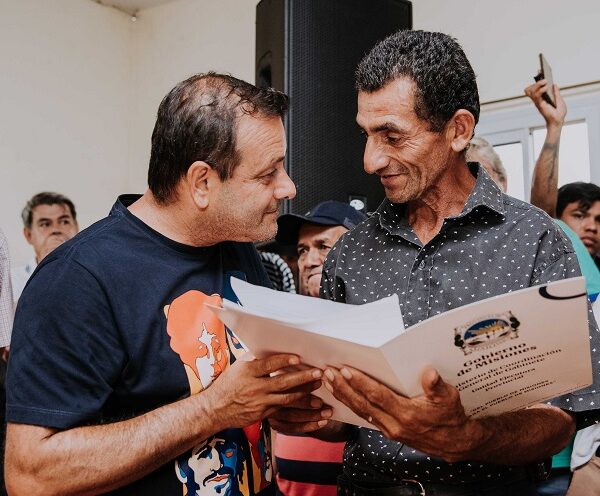 Herrera Ahuad entregó títulos de dominio a más de 500 familias de San Ignacio