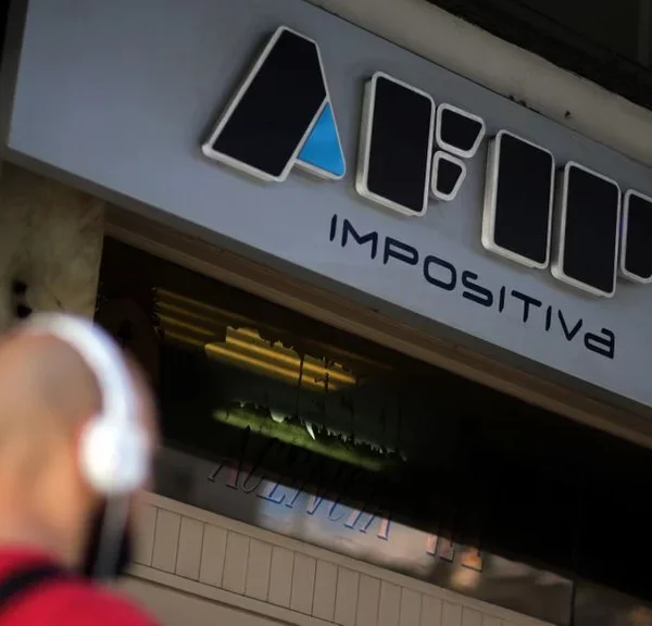 Cómo pedir ante la AFIP la devolución del 35% por la compra de dólar-ahorro y los gastos con tarjeta de 2022