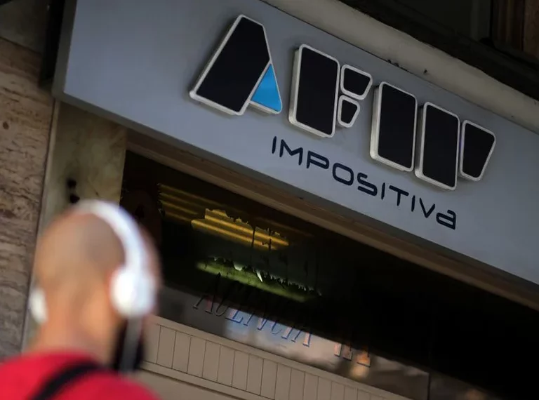 Cómo pedir ante la AFIP la devolución del 35% por la compra de dólar-ahorro y los gastos con tarjeta de 2022