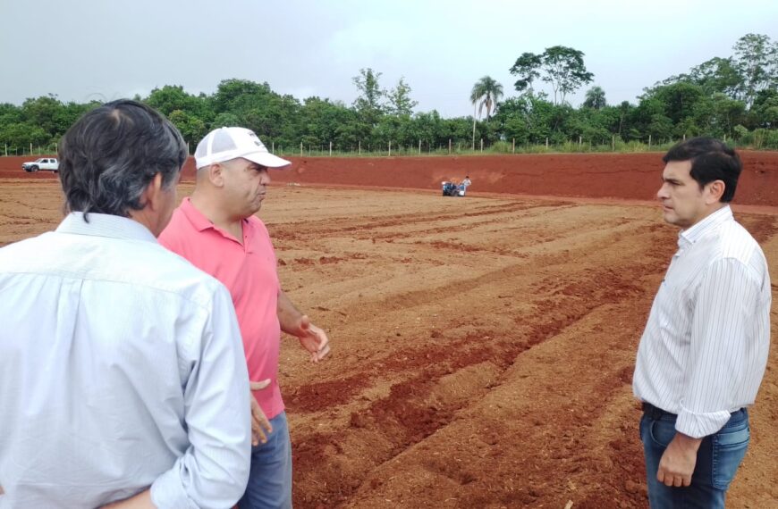 Ultiman los detalles para la colocación del sistema de riego a la cancha municipal de fútbol de Eldorado