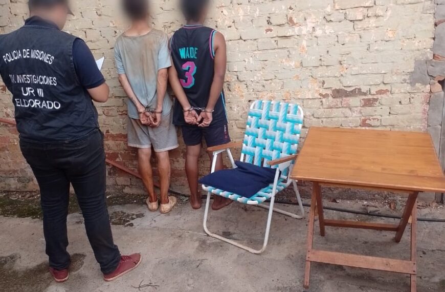 Arrestaron a un dúo por sustraer una mesa y silla de la vivienda de su tía